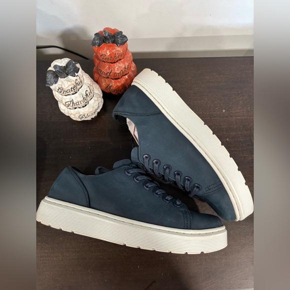 💙💙Dr. Martens Dark Blue Sneakers with White Soles💙💙 - Picture 16 of 17